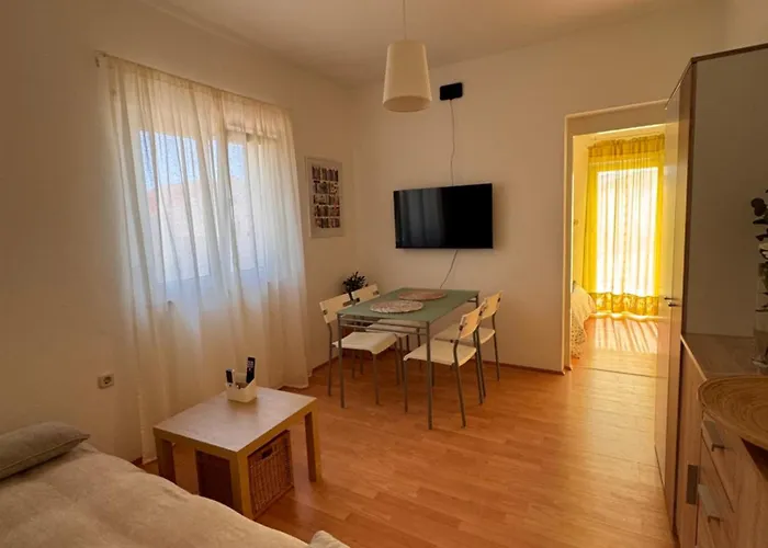 Appartement Mjesec *